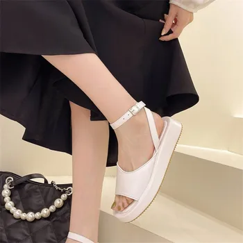 Ženske sandali ravno čevlji 2021 nov modni sandali poletni čevlji krog glave 3,5 cm pete sponka, črna, bela velikost 35-40