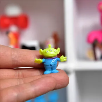 Disney 24piece 2,5 cm Igrača Zgodba zeleni robot Tujec PVC Akcijska Figura TUJCA zbirka Model Igrače igrače microlandschaft