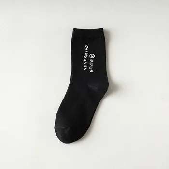 2021 Nove modne dame ne-gleženj moda posadke nogavice nevtralno igre abeceda črno in belo spomladi in poleti visoko kakovostne nogavice